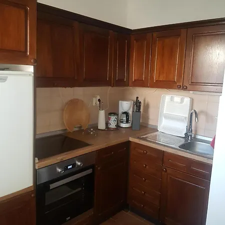 Ganze In Mit Moebliertem Balkon Ližnjan
