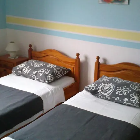 Ganze In Mit Moebliertem Balkon * Ližnjan