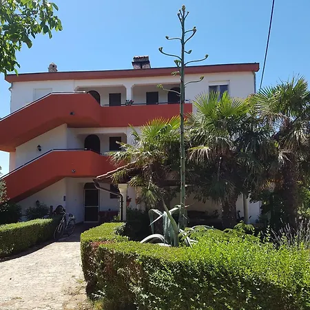 Ganze In Mit Moebliertem Balkon Daire Ližnjan